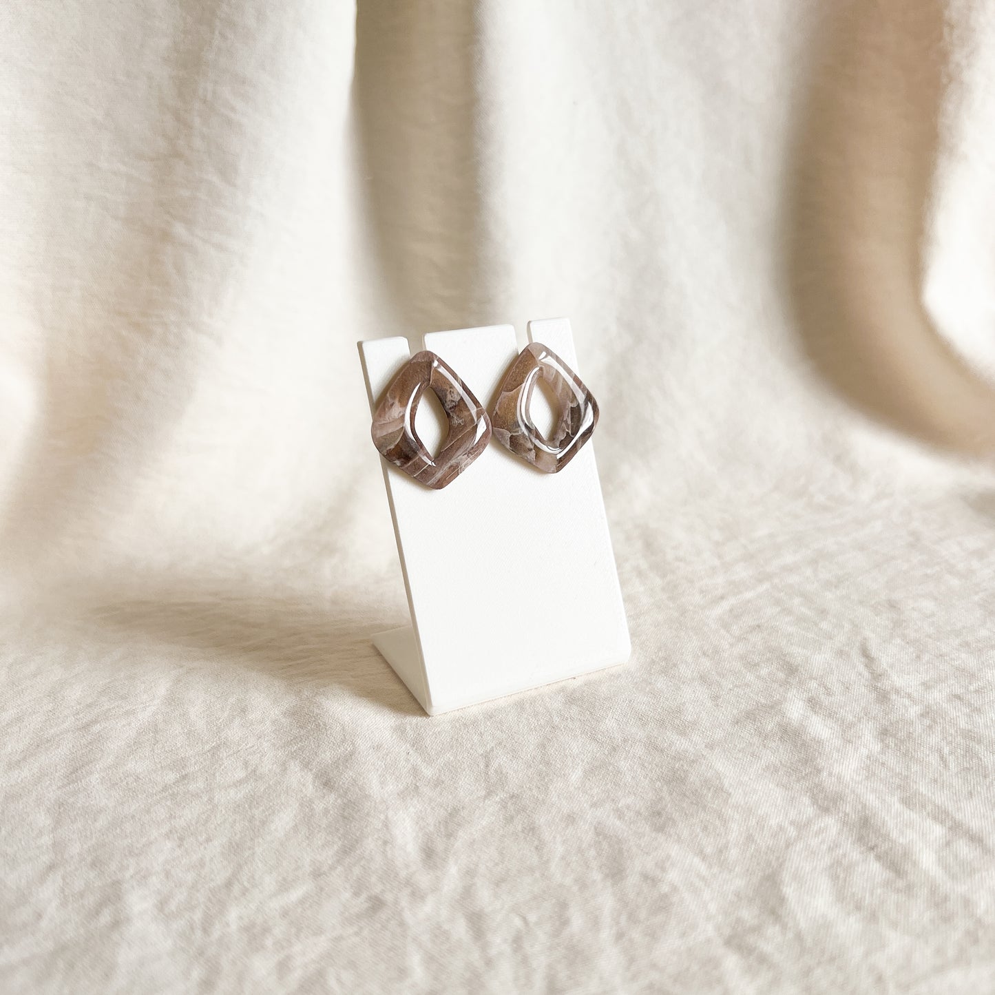 Gemma Studs (Tiramisu)