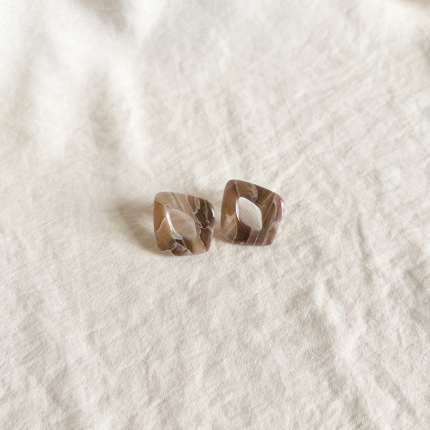 Gemma Studs (Tiramisu)