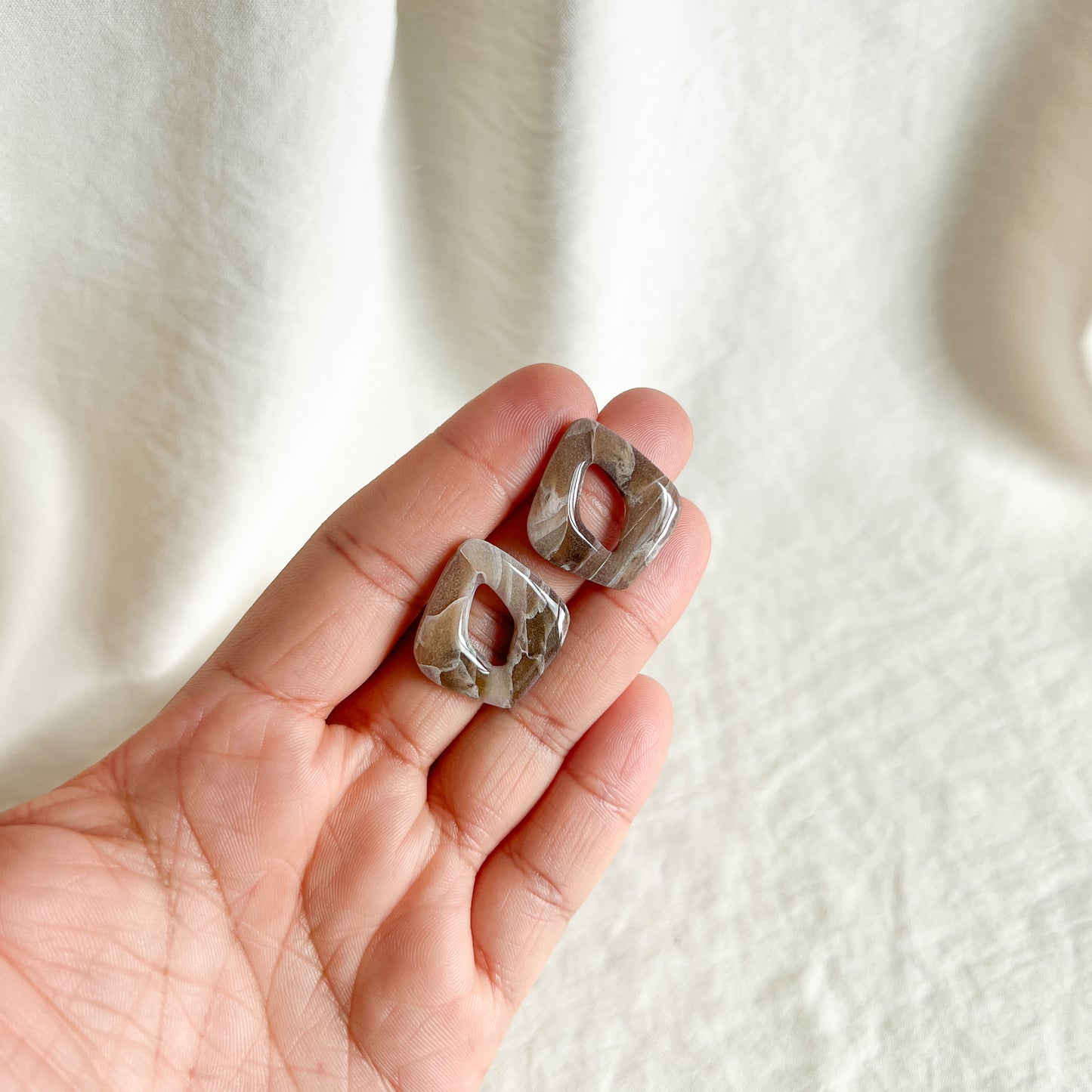 Gemma Studs (Tiramisu)