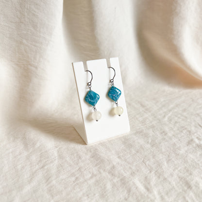 Diamond Pearl Dangles (Mystic Blue)