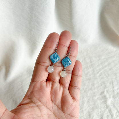 Diamond Pearl Dangles (Mystic Blue)